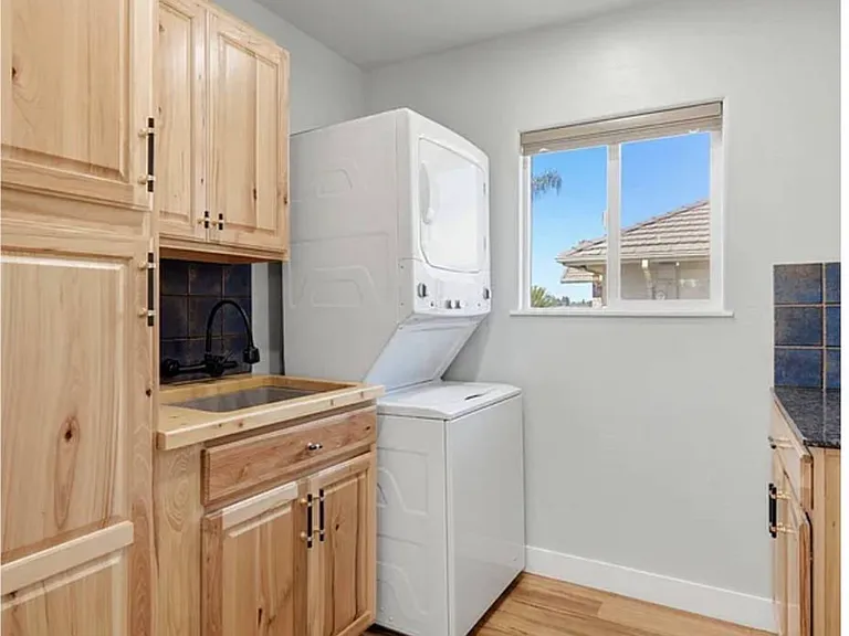 2702 E Goshen Ave #A — Photo 10