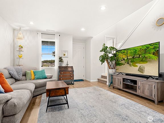 4th image of 13118 192nd Avenue E