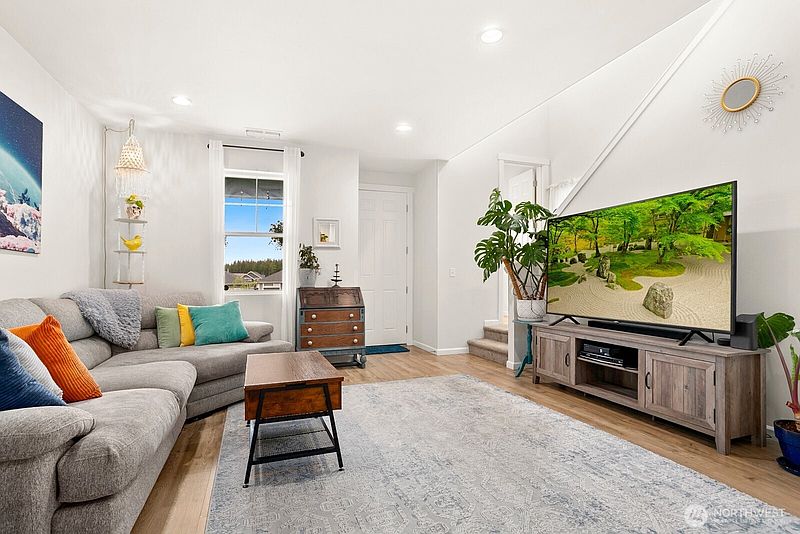 4th image of 13118 192nd Avenue E