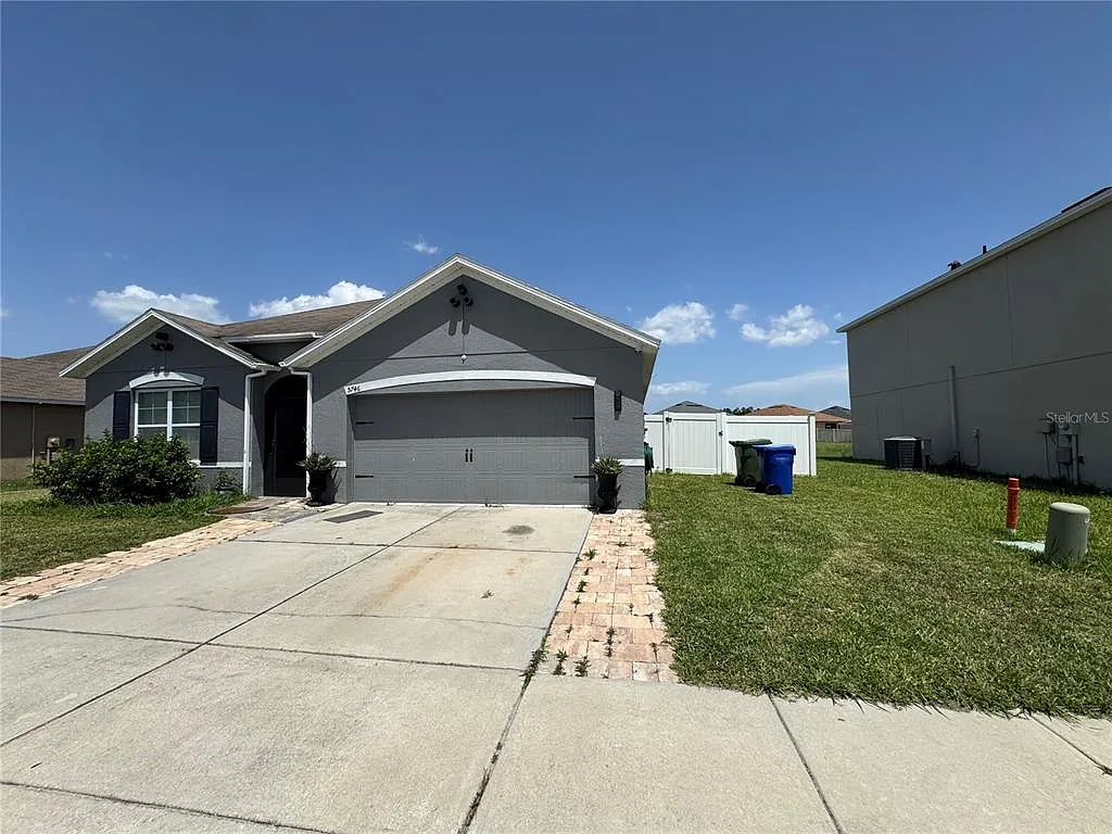 4 bed, 2.0 bath, 1852 sqft, $2,150 — Photo 3