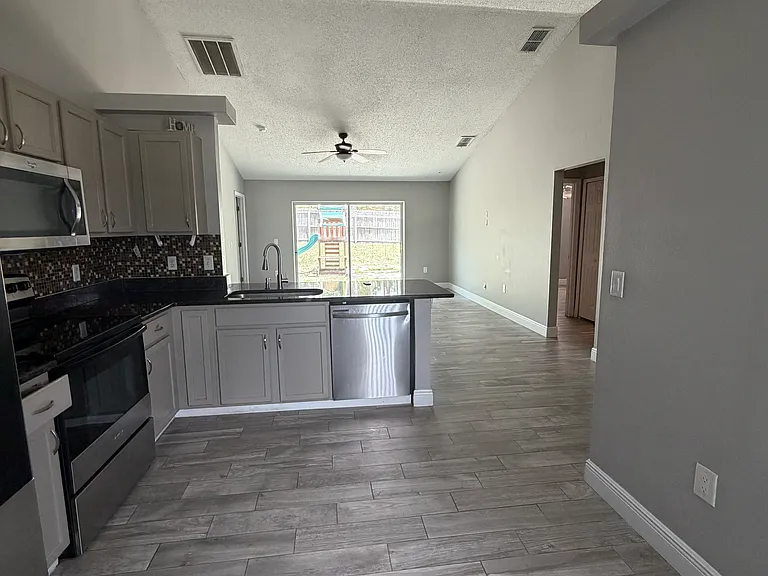 318 Quimby Dr — Photo 13