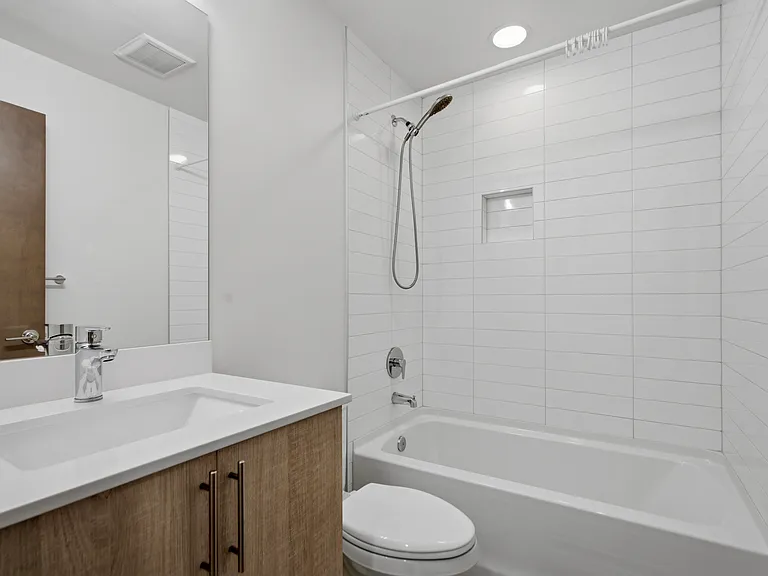 14013 Greenwood Ave N #F — Photo 14