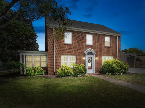 1102 Wayne St, South Bend, IN 46615