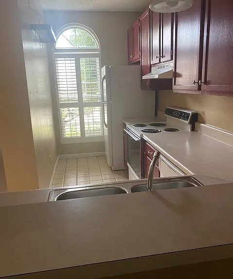 1657 Chenoweth Cir — Photo 3