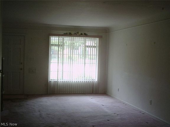 5th image of 692 Birch Ave