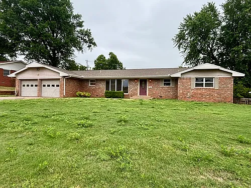 1102 W Will Rogers Dr Photo 1