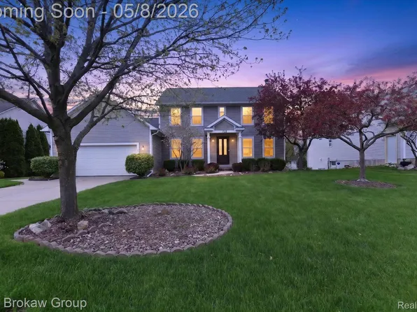 712 Layman Creek Cir, Grand Blanc, MI 48439