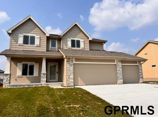 11020 Bearcreek Dr, Papillion, NE 68046