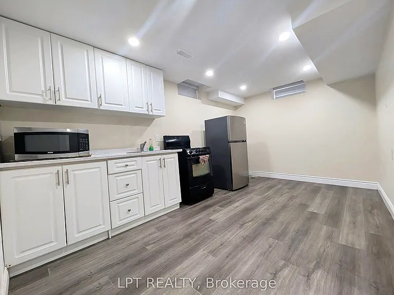 22 Dufay Rd — Photo 18
