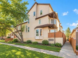 113 W 22nd Ave NE #11, Calgary, AB T2E1T4