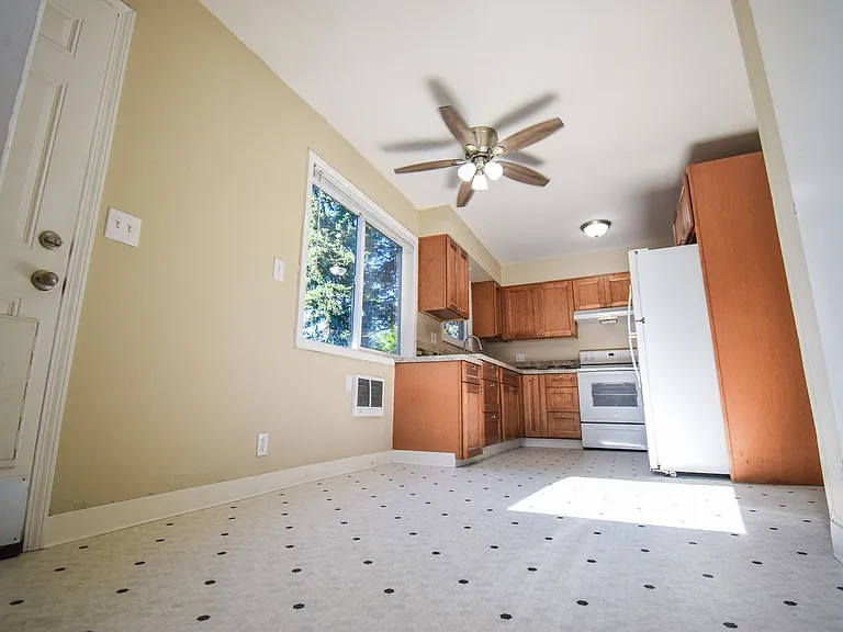 6309 SE Overland St — Photo 10