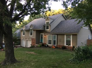 8107 Caenen Lake Rd, Lenexa, KS 66215