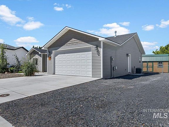2nd image of 1200 Saddle Dr