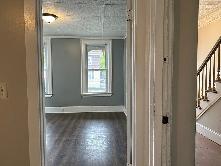 114 S Melcher St — Photo 27
