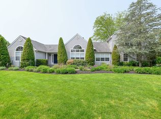 57 N Captains Neck Ln, Southampton, NY 11968