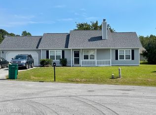202 Red Fox Ct, Hubert, NC 28539