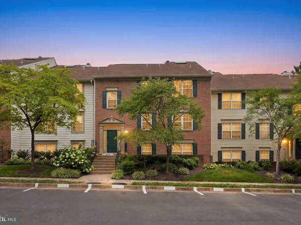 12114 Green Leaf Ct APT 202, Fairfax, VA 22033