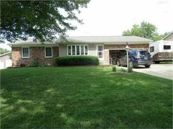 122 Maryhill Dr, Cedar Falls, IA 50613