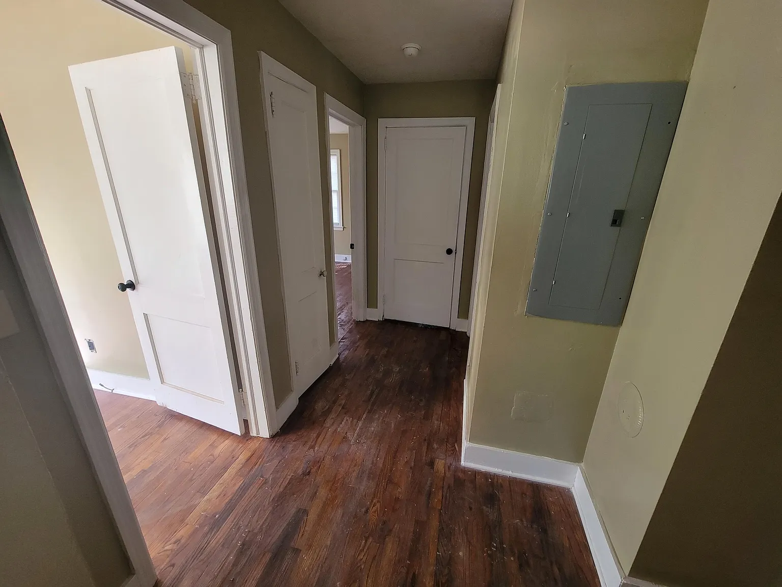 3 bed, 1.0 bath, 964 sqft, $1,325 — Photo 4