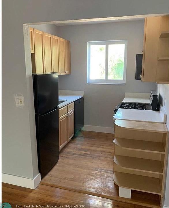 1st image of 428 Collins Ave APT 14