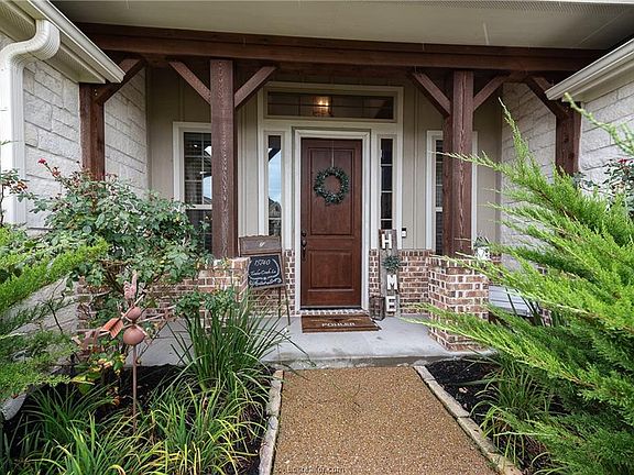 3rd image of 15740 Timber Creek Ln