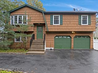 552 Grove Ave, Edison, NJ 08820