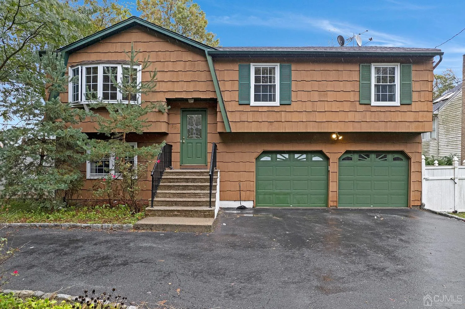552 Grove Ave photo 1