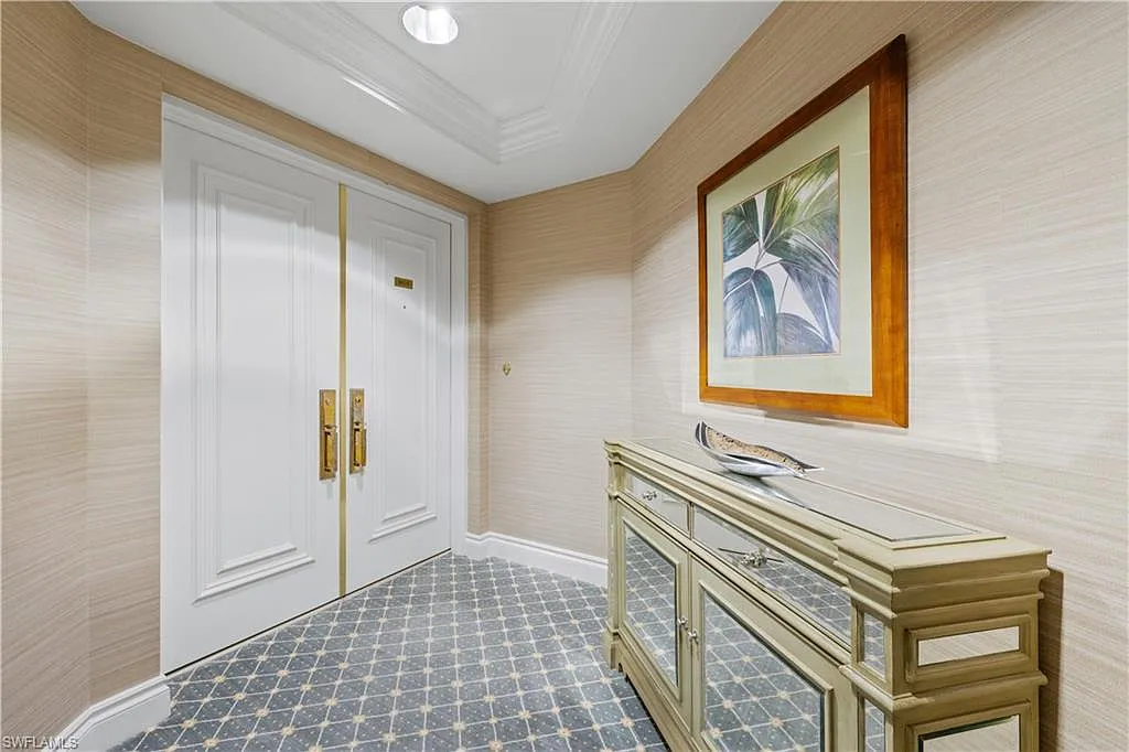 3 bed, 3.0 bath, 2500 sqft, $30,000 — Photo 2