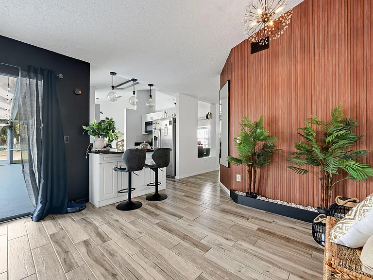 601 SW Icon Ave — Photo 16