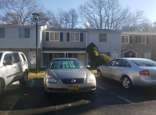 13 Wooded Way, Calverton, NY 11933