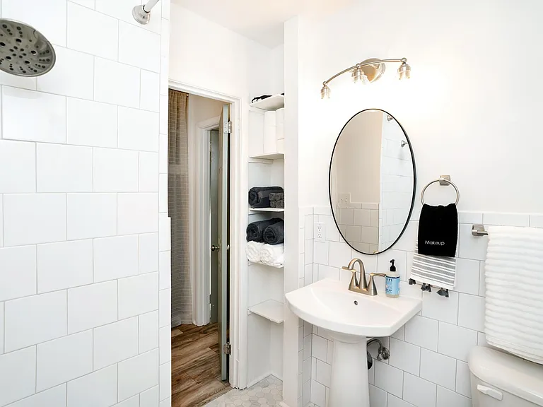 Full Bath with Tub