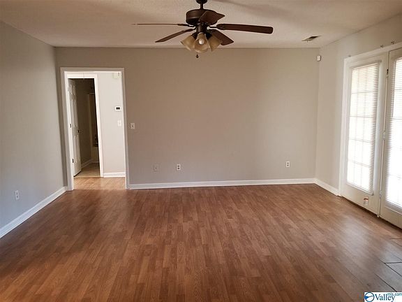 2nd image of 1009 Brisbane Ln SE