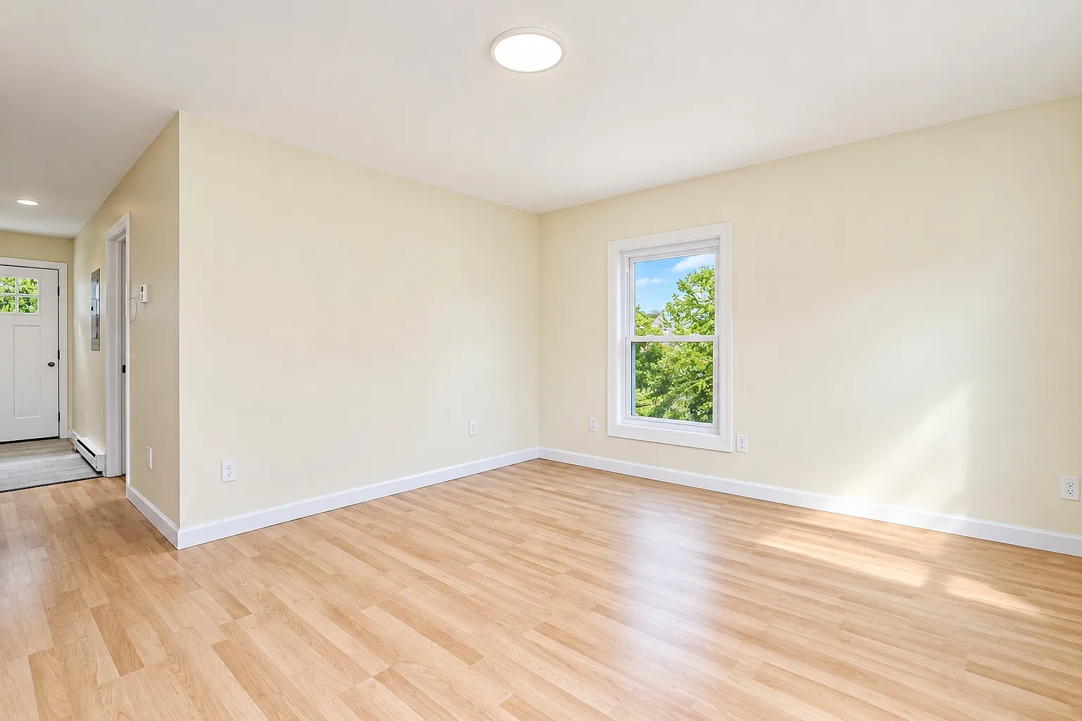 1 bed, 900 sqft, $1,400 — Photo 3