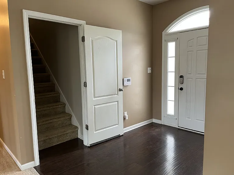111 Cavalier Dr — Photo 5