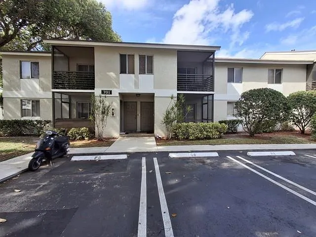 2 bed, 1.0 bath, 830 sqft, $1,775 — Photo 2