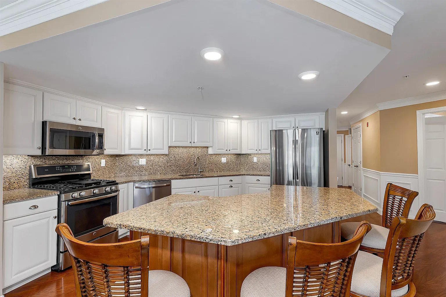 2 bed, 1623 sqft, $4,195 — Photo 2