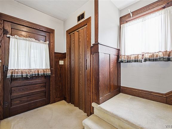 4th image of 262 Walnut St