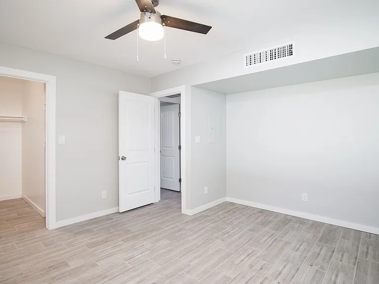 2122 W Augusta Ave #3 — Photo 48