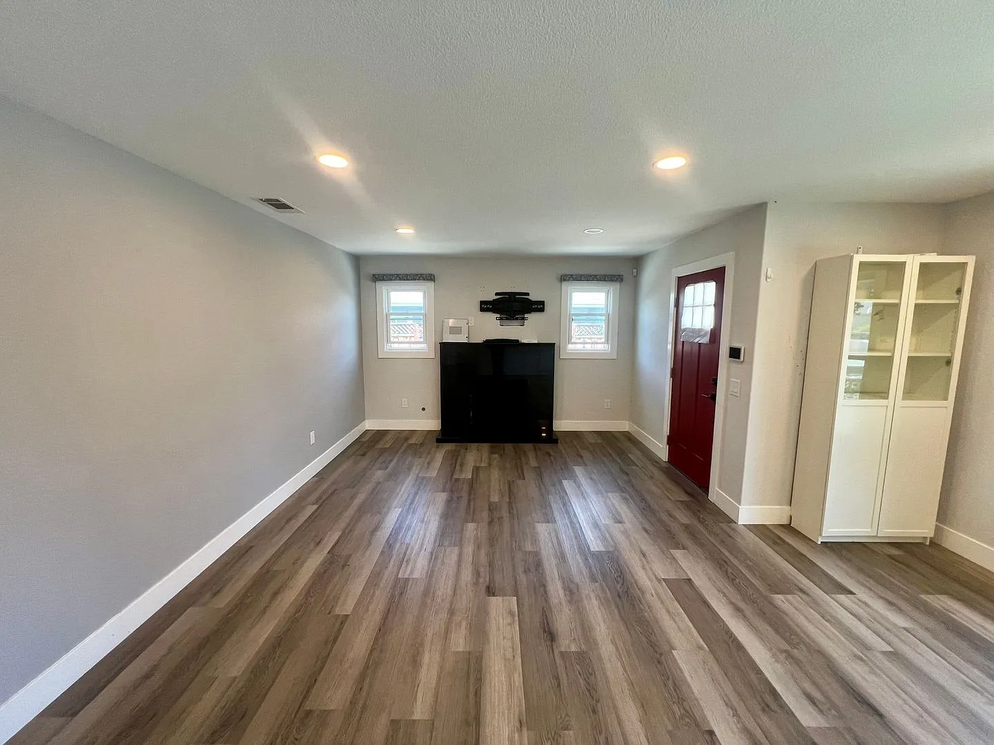 Beautiful 3 bed 2 bath home with luxury upgrades in Campbell. This is a must see. — Photo 3