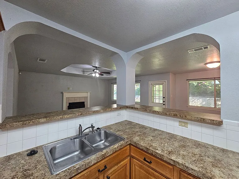 4507 Twin Oaks Cir — Photo 10