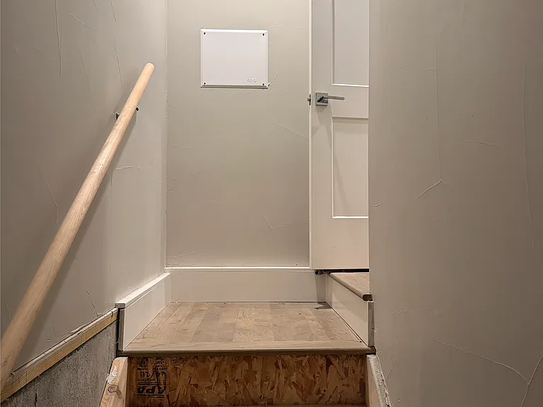 stairs to basement/crawl space