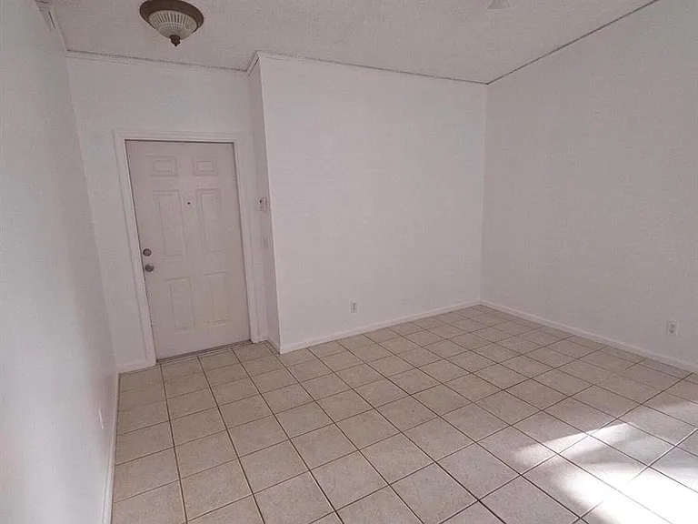 7093 Middlebury Dr — Photo 8