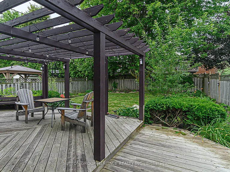 209 Bassett Blvd — Photo 41