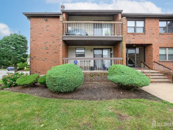 111A Beverly Hills Ter APT A, Woodbridge, NJ 07095