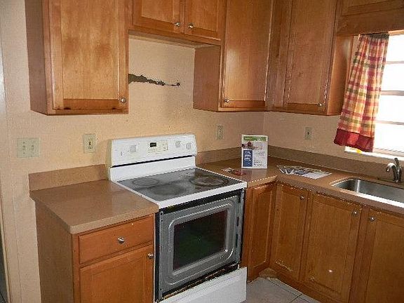 2nd image of 861 Camellia Dr