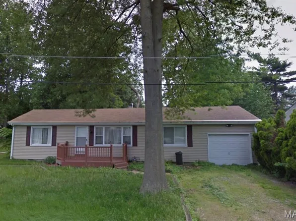 25 Glencoe Dr, Belleville, IL 62221