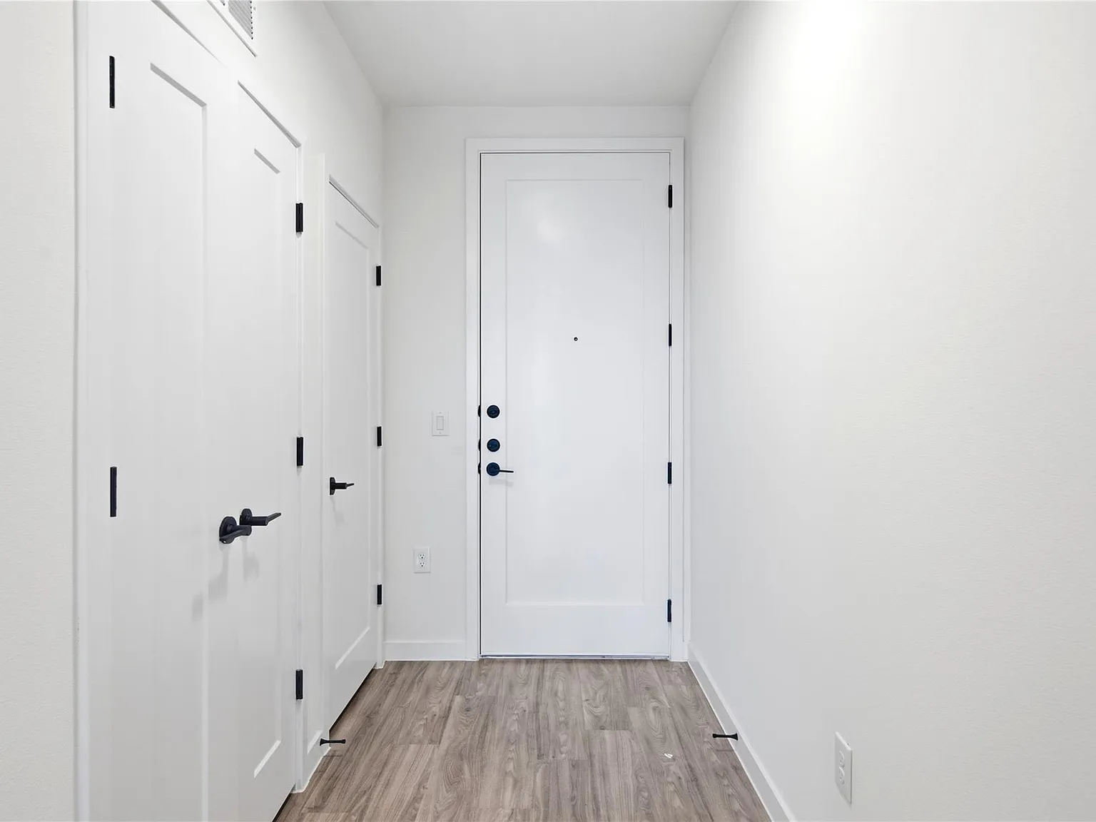 1 bed, 1.0 bath, 716 sqft, $1,650 — Photo 3