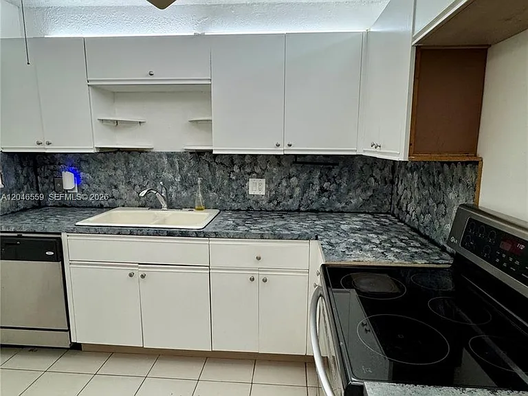 2495 SW 82nd Ave #205 — Photo 4
