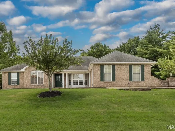 885 Great Park Dr, Saint Charles, MO 63304