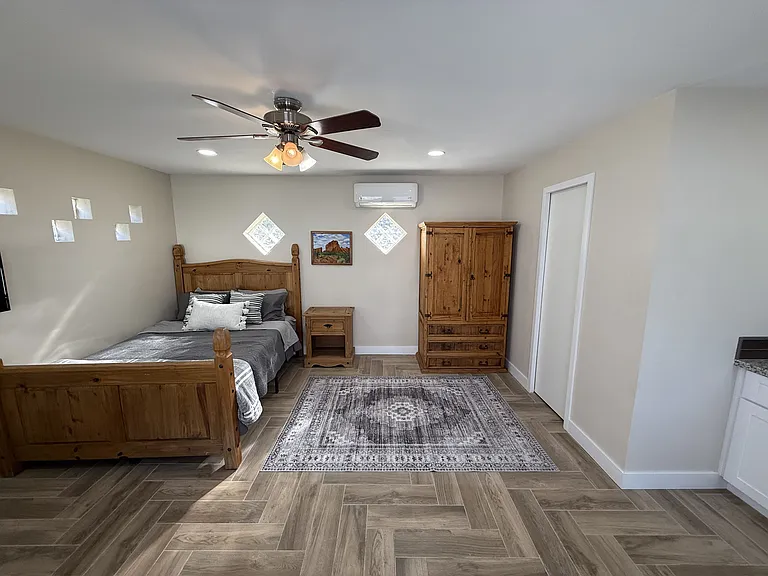 325 E Hayward Ave — Photo 5